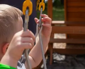 Pergolado com balanço: transforme o jardim em um refúgio encantador