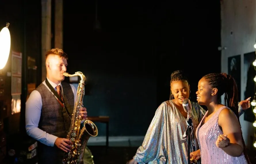 A música que toca no filme Todos Menos Você é inesquecível