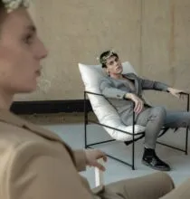 Tiara de flores alemã: beleza e tradição em sua cabeça