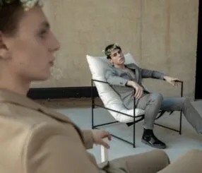 Tiara de flores alemã: beleza e tradição em sua cabeça