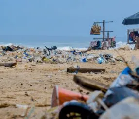 A verdade chocante sobre a praia mais poluída do Brasil