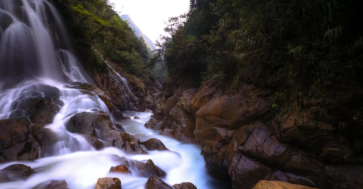 Descubra a magia da Cachoeira dos Cristais agora!
