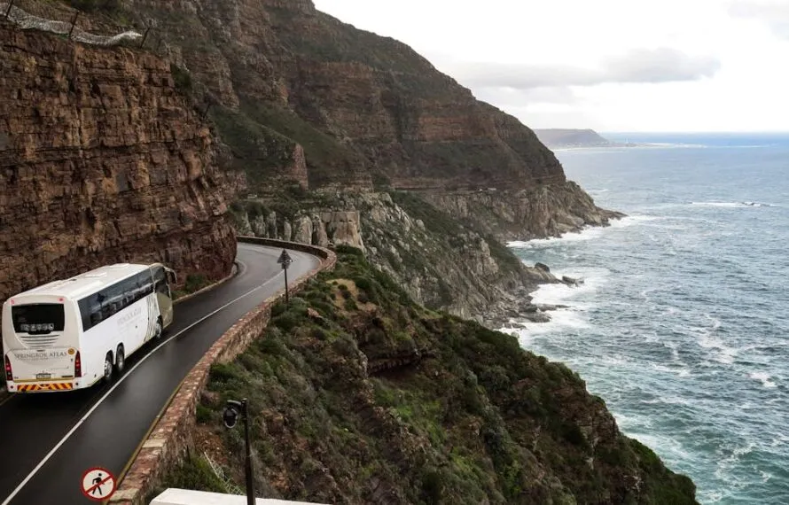 Descubra como ir para praia de Bertioga de trem e mais!