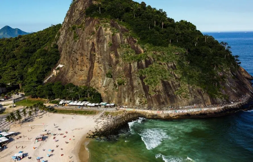 Descubra como ir para Praia Vermelha de metrô fácil