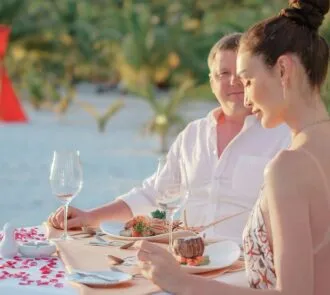 Descubra o que fazer na Praia do Lázaro à noite
