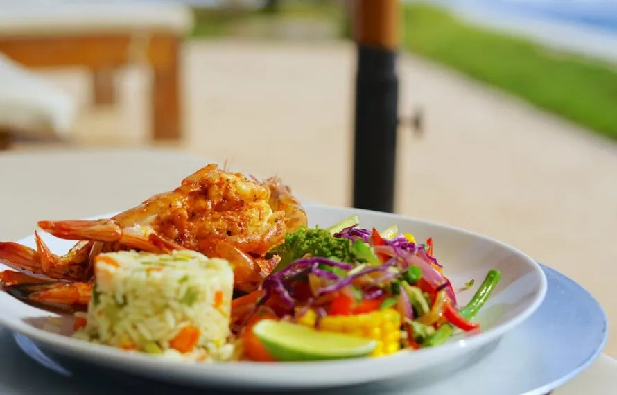 Descubra onde comer na Praia do Forte em 2025