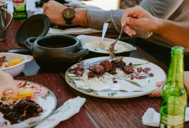 Dicas de escolha de buffet de feijoada em domicílio