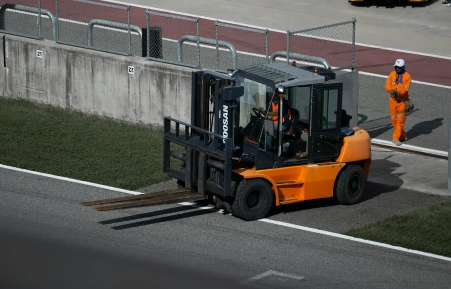 Empilhadeira autônoma: o futuro da movimentação de cargas?