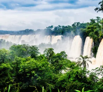Hotel ou Resort em Foz do Iguaçu: Como Escolher a Base Perfeita na Terra das Cataratas