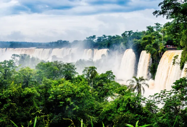 Hotel ou Resort em Foz do Iguaçu: Como Escolher a Base Perfeita na Terra das Cataratas