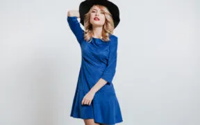 Qual maquiagem combina com vestido azul