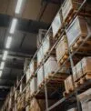Ergonomia e segurança nas operações com selecionadoras de pedidos
