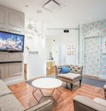 Preenchimento labial discreto que combina com qualquer idade