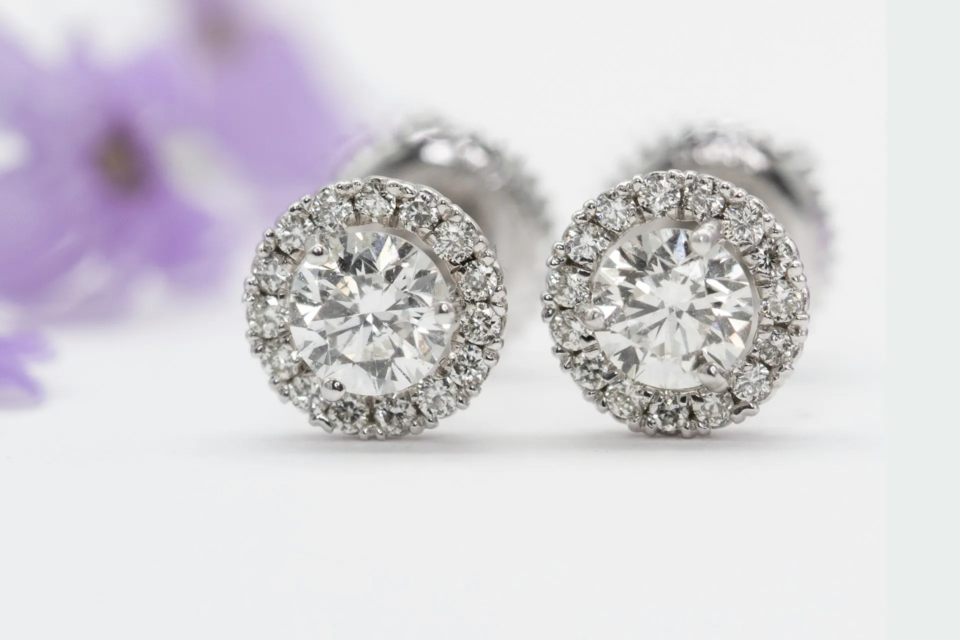 Brinco de diamante para usar todos os dias